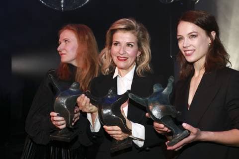 Alicja Kwade, Anne-Sophie Mutter und Paula Beer beim 28. B.Z. Kulturpreis 2019 in der Volksbühne. Berlin, 29.01.2018 *** Alicja Kwade Anne Sophie Mutter and Paula Beer at the 28 B Z Kulturpreis 2019 at the Volksbühne Berlin 29 01 2018 Foto:xA.xBuggex xFuturexImage