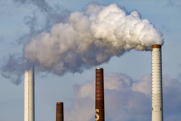 Chimneys at the Shell Rheinland refinery in Godorf Cologne 30 01 2019 Foto:xC.xHardtx xFuturexImage