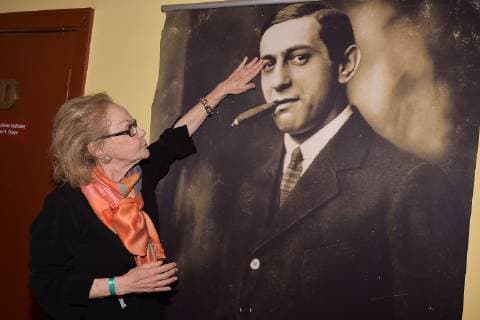 Ernst Lubitsch Prize Nicola Lubitsch and a portrait picture of her father Ernst Lubitsch at the Ernst Lubitsch Prize Award from the Club der Filmjournalisten Berlin e V in the cinema Babylon in Berlin on 30 01 2019