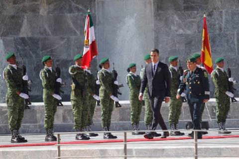 Spanish Prime Minister Pedro Sanchez (2R) participates in a floral offering at the Altar of the Homeland, in Mexico City, Mexico, 31 January 2019. President of the Spanish Government Pedro Sanchez participates in a floral offering in Mexico City !ACHTUNG: NUR REDAKTIONELLE NUTZUNG!  Copyright: xSashenkaxGutierrezx AME6369 20190131-636845578939515992