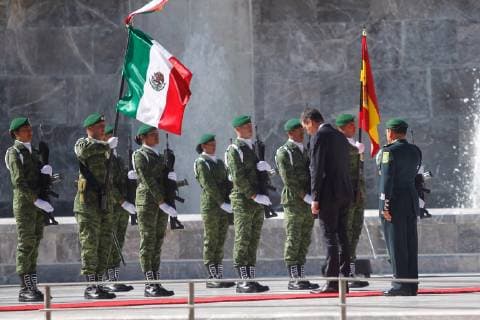 Spanish Prime Minister Pedro Sanchez (2R) participates in a floral offering at the Altar of the Homeland, in Mexico City, Mexico, 31 January 2019. President of the Spanish Government Pedro Sanchez participates in a floral offering in Mexico City !ACHTUNG: NUR REDAKTIONELLE NUTZUNG!  Copyright: xSashenkaxGutierrezx AME6367 20190131-636845579546796676