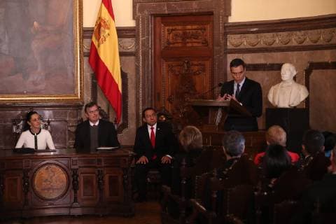 President of the Spanish Government Pedro Sanchez (R) delivers a speech at the Government Palace, in Mexico City, Mexico, 31 January 2019, where he received the keys of the city. Pedro Sanchez receives the keys of the city as distinguished guest of Mexico City !ACHTUNG: NUR REDAKTIONELLE NUTZUNG!  Copyright: xJorgexNunezx AME6400 20190131-636845607805366077