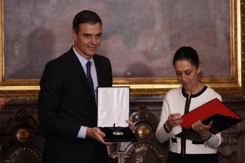 President of the Spanish Government Pedro Sanchez (R) receives the keys of the city from Mexico City s Mayoress Claudia Sheinbaum at the Government Palace, in Mexico City, Mexico, 31 January 2019. Pedro Sanchez receives the keys of the city as distinguished guest of Mexico City !ACHTUNG: NUR REDAKTIONELLE NUTZUNG!  Copyright: xJorgexNunezx AME6396 20190131-636845608443199567