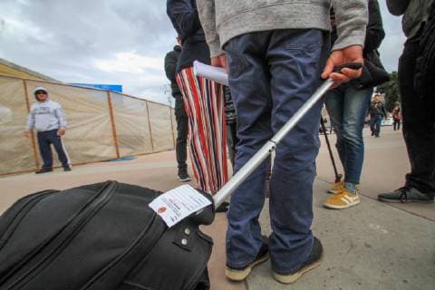Migrants from the first caravan, who entered the United States to ask for asylum, continue to be returned to Mexican territory through El Chaparral border gate, in Tijuana, Mexico, 31 January 2019. The US government continues to return Central Americans to Mexican territory after applying for political asylum while awaiting their hearing before the US immigration court. EFE Joebeth Terriquez US continues to return first-mover migrants to Mexico !ACHTUNG: NUR REDAKTIONELLE NUTZUNG!  Copyright: xJoebethxTerriquezx AME6673 20190201-636845841970739577