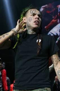 ***FiLE Photo*** Tekashi69 Pleads Guilty On 9 Counts of Drugs, Guns and Racketeering NEWARK, NJ - OCTOBER 28: Tekashi 6ix9ine at Power 105.1 s Powerhouse 2018 at Prudential Center on October 28, 2018 in Newark, New Jersey. Copyright: xWalikxGoshornx