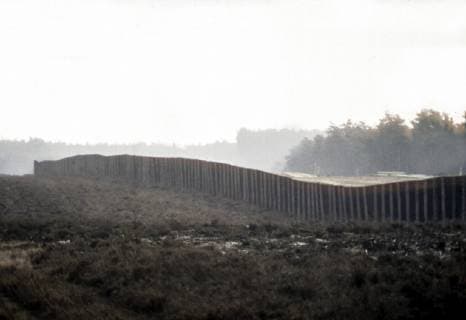 Border barrier and border metal fence at the state border to the German Democratic Republic Bad Bodenteich 31 01 1980 Foto:xR.xSchmiegeltx xFuturexImage