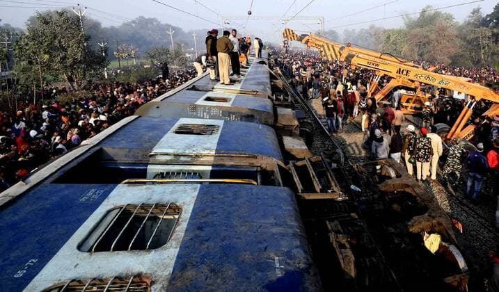 News Themen der Woche KW05 News Bilder des Tages (190203) -- BIHAR, Feb. 3, 2019 (Xinhua) -- Rescue and relief workers are seen on a train derailment site in Vaishali district, Bihar, India, on Feb. 3, 2019. The rescue and relief work at the accident site where a train derailed in India s eastern state of Bihar early Sunday has been completed and death toll has risen to seven after one of the seriously injured passengers died, said official sources. (Xinhua Stringer) INDIA-BIHAR-TRAIN-ACCIDENT-CASUALTY 
