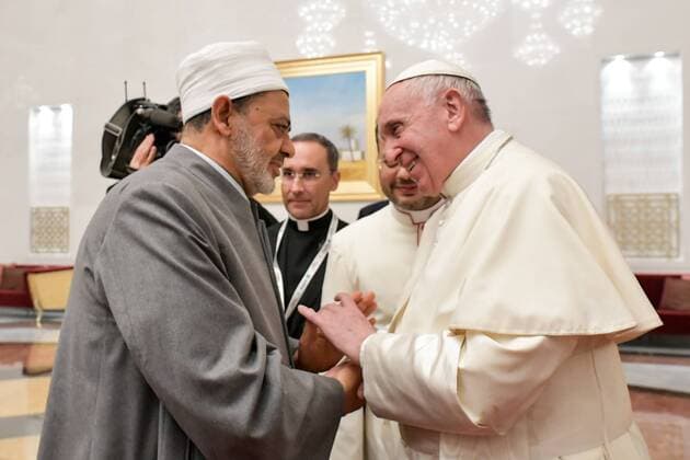 News Themen der Woche KW05 NO FRANCE - NO SWITZERLAND: February 3, 2019 : Pope Francis is welcomed by the Grand Imam of al-Azhar, Ahmed Muhammad Ahmed el-Tayeb, upon his arrival at the Abu Dhabi airport, United Arab Emirates. EDITORIAL USE ONLY. NOT FOR SALE FOR MARKETING OR ADVERTISING CAMPAIGNS.  Copyright: xÂ©VaticanMedia-Foto CPPx xIPAx xCatholicxPressxPhotox