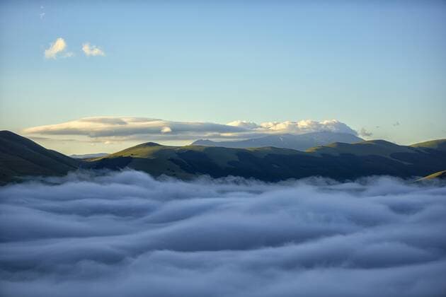 Italy, Umbria, Sibillini National Park, Sibillini mountains at sunrise  LOMF00752