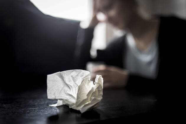 A used handkerchief stands out in front of a cold woman from Berlin 05 02 2019 Berlin Germany Copyright: xFlorianxGaertner photothek.netx