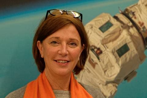 NRW Minister of Education Yvonne Gebauer at DLR In the photo the North Rhine-Westphalian Minister of Education Yvonne Gebauer Together with schoolchildren she visited the DLR School Lab of the German Aerospace Center DLR in Cologne Wahn Cologne North Rhine-Westphalia Germany