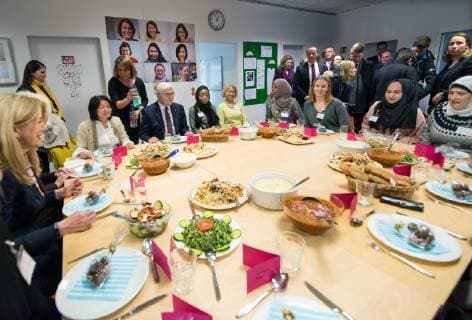 German President Frank Walter Steinmeier behind M on Thursday 07 02 2019, during a visit to Frankfurt am Main, visited the integration institution Maedchenbuero Milena for refugee women and girls Photo at dinner with refugees and employees li next to Steinmeier Maneesorn Koldehofe one of the two heads of the Buero Milena See epd report of 07 02 3019 German President Ste Copyright: epd-bild HeikexLyding EDITORIAL USE ONLY