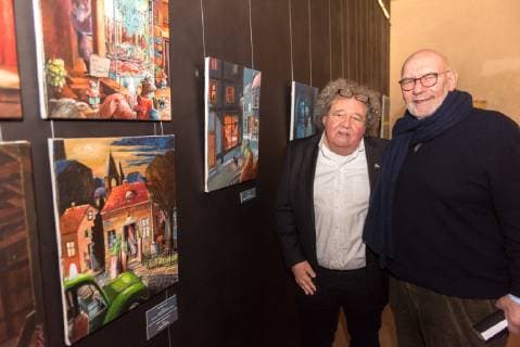 07.02.2019, xesx Frankfurt am Main Museum für komische Kunst - Caricatura Museum Ausstellung - VERGESSENE KATASTROPHEN- zum 70. Geburtstag von ERNST KAHL: Bild zeigt Direktor des Caricatura-Museums Achim Frenz und Förderer Claus Wisser (Unernehmer) *** 07 02 2019 xesx Frankfurt am Main Museum of Comic Art Caricatura Museum Exhibition VERGESSENE KATASTROPHEN on the occasion of the 70th birthday of ERNST KAHL Picture shows director of the Caricatura Museum Achim Frenz and patron Claus Wisser Enternehmer