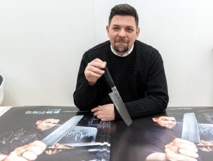 08 02 2019 xesx Frankfurt am Main Ambiente Leading international trade fair for consumer goods The Kitchen Impossible Star Super Chef Tim Mälzer 48 sharpening the knife at Ambiente