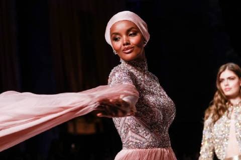 Entertainment Bilder des Tages NEW YORK, NY - FEBRUARY 8: Halima Aden attends Sherri Hill NYFW Fall 2019 Fashion Show at Cipriani 42nd Street on February 8, 2019 in New York City. Copyright: xDiegoxCorredor MediaPunchx