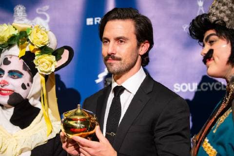 Actor Milo Ventimiglia (C) holds his Pudding Pot trophy at a press conference after he was honored as the Harvard University Hasty Pudding Theatricals 2019 Man of the Year at Harvard University in Cambridge, Massachusetts on February 8, 2019.  BOS20190208112 MATTHEWxHEALEY