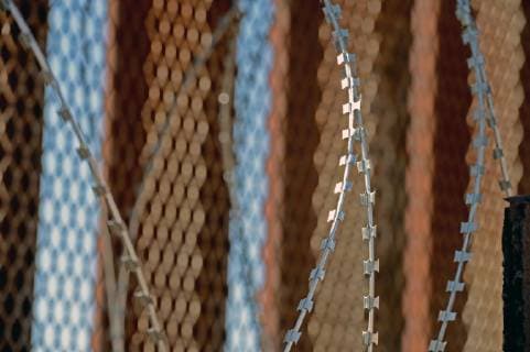 Arizona, Grenzzaun zwischen USA und Mexiko in Nogales A close up of the barbed wire being used on the boarder fence at the United States-Mexico boarder in Nogales, Arizona on February 8, 2019.  PXP2019020811 ARTxFOXALL