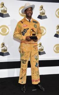 Leon Bridges appears backstage with his award for Best Traditional R&B Performance for Bet Ain t Worth The Hand , during the 61st annual Grammy Awards held at Staples Center in Los Angeles on February 10, 2019.  LAP20190210461 GREGGxDEGUIRE