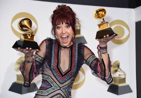 Entertainment Bilder des Tages Lauren Daigle appears backstage with her awards for Best Contemporary Christian Music Performance Song for You Say, and Best Contemporary Christian Music Album for Look Up Child, during the 61st annual Grammy Awards held at Staples Center in Los Angeles on February 10, 2019.  LAP20190210453 GREGGxDEGUIRE