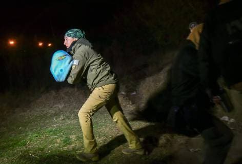 A family of migrants composed of three adults and two Central American children are rescued by Beta Group agents and lifeguards of the Mexican Red Cross, after trying to move to the US side and get trapped in the Rio Bravo this Sunday in Piedras Negras, Mexico, on 10 February 2019. Migrant family tries to cross river to get to the US and must be rescued !ACHTUNG: NUR REDAKTIONELLE NUTZUNG!  Copyright: xMiguelxSierrax AME1773 20190211-636854580272532875