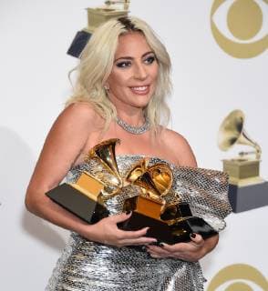 Entertainment Themen der Woche KW06 Entertainment Bilder des Tages Lady Gaga appears backstage with her awards for Best Song Written for Visual Media for Shallow, Best Pop Duo Group Performance with Bradley Cooper, and Best Pop Solo Performance for Joanne (Where Do You Think You re Goin ? during the 61st annual Grammy Awards held at Staples Center in Los Angeles on February 10, 2019.  LAP201902101066 GREGGxDEGUIRE