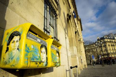Portraits nettoyes de Simone Viel sur les boites aux lettres de la Mairie du XXIIIe arrondissement de Paris NEWS : Nettoyage des tag Antisemite sur le portrait de Simone Veil - Paris - 12 02 2019 JBAutissier Panoramic 