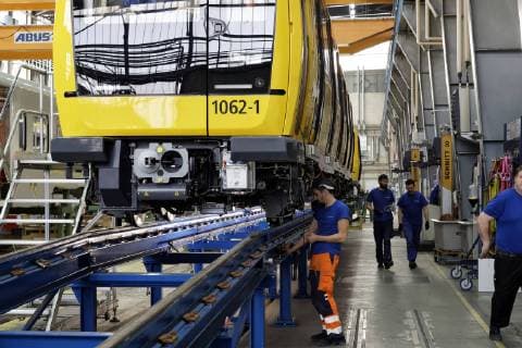 Schienenfahrzeugproduktion bei Stadler in Berlin 2019-02-12, Berlin, Deutschland - Schienenfahrzeugproduktion bei Stadler in Berlin-Pankow. Im Bild Wagen der neuen Baureihe IK für das Kleinprofilnetz der Berliner U-Bahn. *** Rail vehicle production at Stadler in Berlin 2019 02 12 Berlin Germany Rail vehicle production at Stadler in Berlin Pankow In the picture, cars of the new IK series for the small profile network of the Berlin underground railway