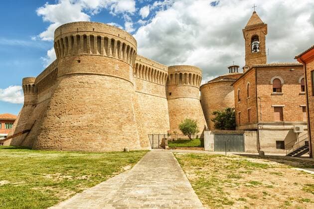 Burg Urbisaglia, Italien, Marche castle Urbisaglia, Italy, Marche, Marche BLWS516903 Copyright: xblickwinkel McPHOTO M.xGannx