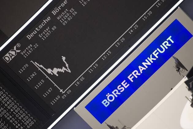 View into the trading room of the Deutsche Boerse in Frankfurt Stock trading Dax curve Price development Trading room of the Frankfurt stock exchange Broker Display board Computer trading Stock trader Overview Stock prices Dax General Feature Edge motif Press conference of the Deutsche Boerse AG in Frankfurt on 14 02 2019
