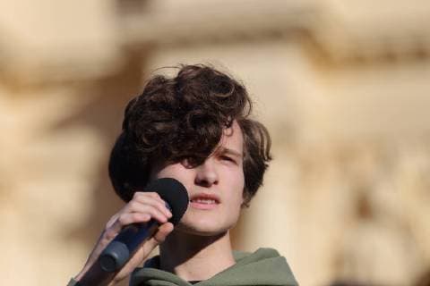 Robert Funke (Grüne Jugend Brandenburg, Bündnis 90 Die Grünen) spricht im Rahmen einer Fridays for Future Demo in Potsdam, 15. Februar 2019. Fridays for Future in Potsdam *** Robert Funke Green Youth Brandenburg Bündnis 90 Die Grünen speaks at a Fridays for Future Demo in Potsdam 15 February 2019 Fridays for Future in Potsdam