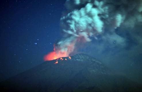 February 15, 2019 - EUM20190215MED03.JPG.Puebla, Pue., VolcanoVolcan-Popocatepel.- El volcan Popocatepetl, emite material incandescente desde la noche del jueves 14 de febrero del 2019 hasta el amanecer de este viernes 15, por lo que la Alerta Volcanica se mantiene en Amarrillo Fase 2. Foto: Agencia EL UNIVERSALMAR.  - ZUMAu78_ 20190215_zaf_u78_036 Copyright: xElxUniversalx