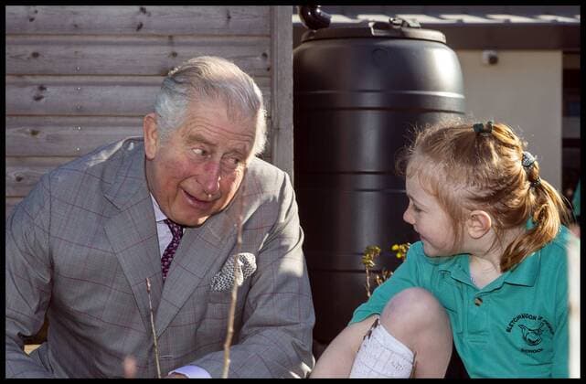 Entertainment Themen der Woche KW07 Entertainment Bilder des Tages . 15 02 2019. London, United Kingdom. Prince of Wales visit to Bletchingdon. The Prince of Wales talks to pupil Imogen (surname not given) during a visit to Bletchingdon Parochial Church of England School on the Bletchingdon Estate Development in Oxfordshire..  xi-Imagesx xPoolx IIM-19288-0012