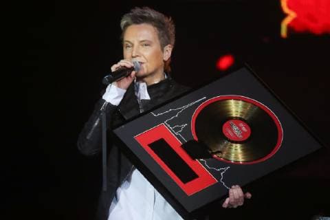 ST PETERSBURG, RUSSIA - FEBRUARY 16, 2019: Lead singer Svetlana Surganova of the Surganova I Orkestr Surganova and Orchestra band receives an award at the 2019 Chartova Dyuzhina music award ceremony at VTB Ice Palace. Alexander Demianchuk TASS  TS0A1534