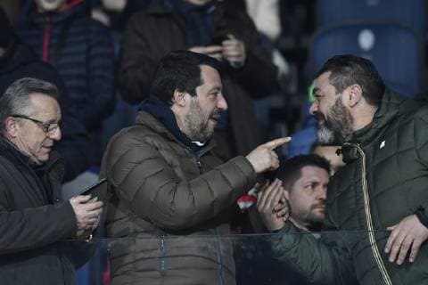 Foto IPP Paolo Bona Bergamo 16 02 2019 Campionato di Calcio Serie A 2018 2019 Atalanta- Milan nella foto il ministro dell interno matteo salvini - tifoso milanista - salutato dai tifosi in tribuna Italy Photo Press Worldwide Copyright  0