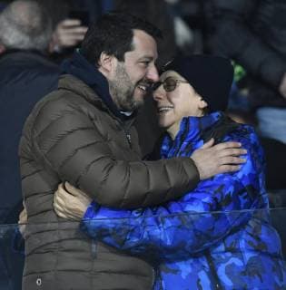 Foto IPP Paolo Bona Bergamo 16 02 2019 Campionato di Calcio Serie A 2018 2019 Atalanta- Milan nella foto il ministro dell interno matteo salvini - tifoso milanista - salutato dai tifosi in tribuna Italy Photo Press Worldwide Copyright  0