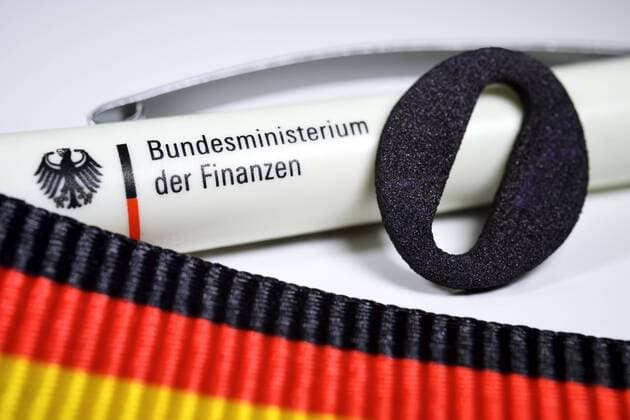 Kugelschreiber des Bundesministeriums der Finanzen und schwarze Null *** Ballpoint pen of the Federal Ministry of Finance and black zero ** NUR FUER REDAKTIONELLE ZWECKE ** EDITORIAL USE ONLY **