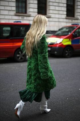 Kate Foley Osterweis attending the Toga show during London Fashion Week - Feb 16, 2019 - LFW: Fall 2019 Street Style Day 2, London England  Copyright: xValentinaxRanierix h_00581177