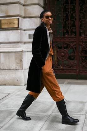A chic showgoer attending the Toga show during London Fashion Week - Feb 16, 2019 - LFW: Fall 2019 Street Style Day 2, London England United Kingdom  Copyright: xValentinaxRanierix h_00581290