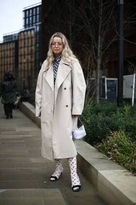 A chic showgoer attending the Alexa Chung show during London Fashion Week - Feb 16, 2019 - LFW: Fall 2019 Street Style Day 2, London England United Kingdom  Copyright: xValentinaxRanierix h_00581270