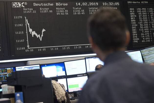 View into the trading room of the Deutsche Boerse in Frankfurt Stock trading Dax curve Price development Trading room of the Frankfurt stock exchange Broker Display board Computer trading Stock trader Overview Stock prices Dax General Feature Edge motif Press conference of the Deutsche Boerse AG in Frankfurt on 14 02 2019