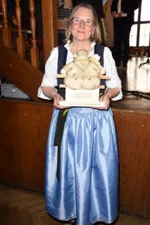 Lieblingsbiergarten bis 200 Plaetze Inge Blum Alte Roggenschaenke Roggenburg Award winner Munich 18 02 19 Hofbraeuhaus Bayerischer Wirtshauskultur Award ceremony For Lieblingsbiergarten and Bayerischer Stammtischbruder 2019 Competition Wirtshaus