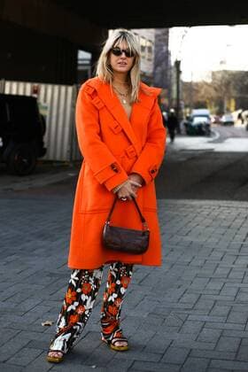 Camille Charriere attending the Roland Mouret show during London Fashion Week - Feb 17, 2019 - LFW: Fall 2019 Street Style Day 3, London England United Kingdom  Copyright: xValentinaxRanierix h_00581445