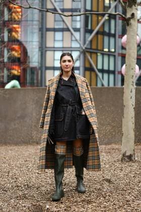 Patricia Manfield attending the Burberry show during London Fashion Week - Feb 17, 2019 - LFW: Fall 2019 Street Style Day 3, London England United Kingdom  Copyright: xValentinaxRanierix h_00581525