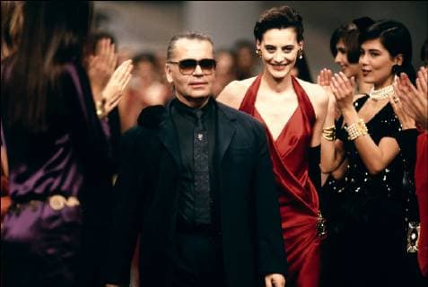 CHANEL PRET A PORTER, AUTOMNE HIVER 1989 1990: KARL LAGERFELD, INES DE LA FRESSANGE 11273 1989-03-01 Paris France Lagerfeld, Karl; de la Fressange, Inès  Copyright: xGuyxMarineaux STAR_11273_03