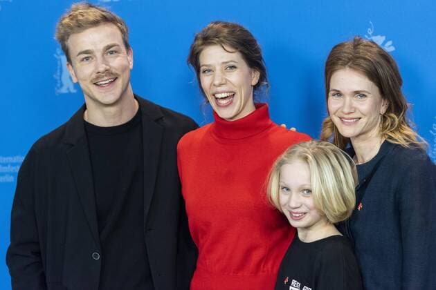 Actor Albrecht Schuch Director Nora Fingscheidt Actress Helena Zengel and actress Lisa Hagmeister at the Photocall for the film SYSTEMSPRENGER on the occasion of the 69th Berlin International Film Festival 69th Berlin International Film Festival