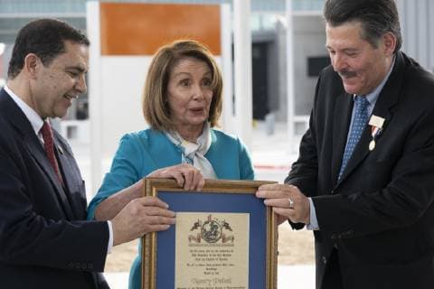 News Bilder des Tages February 22, 2019 - Laredo, TX, USA - Laredo, Texas Feb. 22, 2019: House Speaker Nancy Pelosi talks to the press at Port of Entry 2 after touring the Texas-Mexico border Friday. Pelosi and Congressman Henry Cuellar, D-Laredo, both agree that there is no border crisis that requires Trump s emergency declaration. Laredo USA - ZUMAd150 20190222_znp_d150_023 Copyright: xBobxDaemmrichx