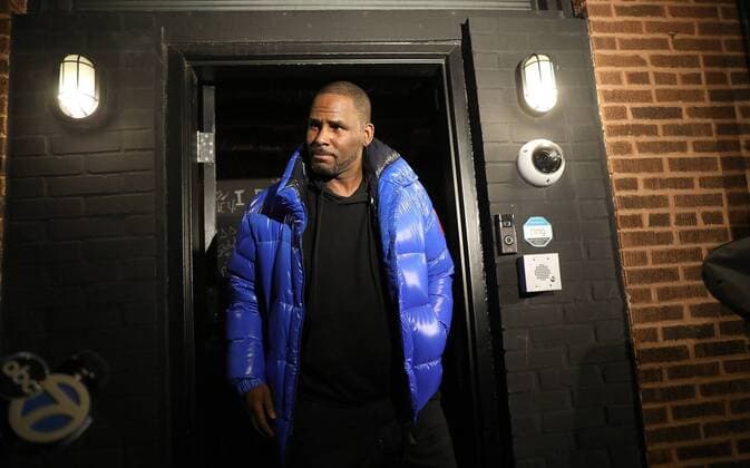 Entertainment Bilder des Tages February 22, 2019 - Chicago, IL, USA - R. Kelly emerges from his Chicago studio on Friday, Feb. 22, 2019. Chicago USA - ZUMAm67_ 20190222_zaf_m67_029 Copyright: xAbelxUribex
