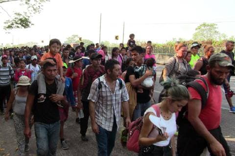 February 22, 2019 - EUM20190222NAC40.JPG .HUIXTLA, Chi. MigrantsMigrantes-Caravana.- 22 de febrero de 2019. Aspectos del avance de la Caravana Migrante, que luego de caminar 12 horas llegaron a Huixtla en donde policias federales les impidieron la entrada a la cabecera municipal para descansar en el parque como lo hicieron integrantes de las caravanas pasadas. Foto: Agencia EL UNIVERSALEELG  - ZUMAu78_ 20190222_zaf_u78_093 Copyright: xElxUniversalx