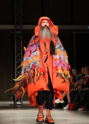 Entertainment Bilder des Tages (190224) -- MILAN, Feb. 24, 2019 (Xinhua) -- A model presents a creation for Angel Chen during Milan Fashion Week Autumn Winter 2019-20 in Milan, Italy, Feb. 24, 2019. (Xinhua Cheng Tingting) ITALY-MILAN-FASHION WEEK-ANGEL CHEN 