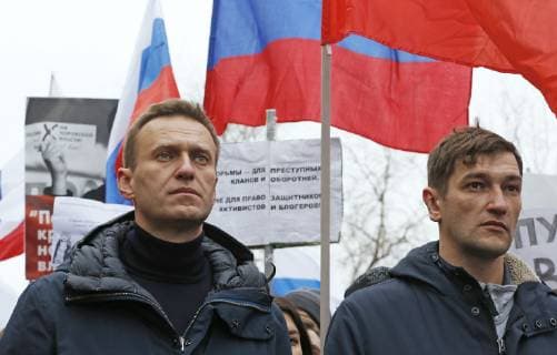 News Bilder des Tages MOSCOW, RUSSIA - FEBRUARY 24, 2019: Opposition activist Alexei Navalny (L) with brother Oleg take part in the 4th annual rally to mark the 4th anniversary of the assassination of opposition politician Boris Nemtsov in central Moscow. Sergei Karpukhin TASS  TS0A22B9